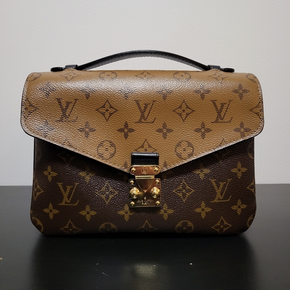 *SOLD*Pochette Métis Reverse Monogram - Picture 1 of 11